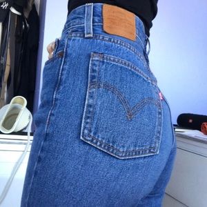 Levis Jeans size 28